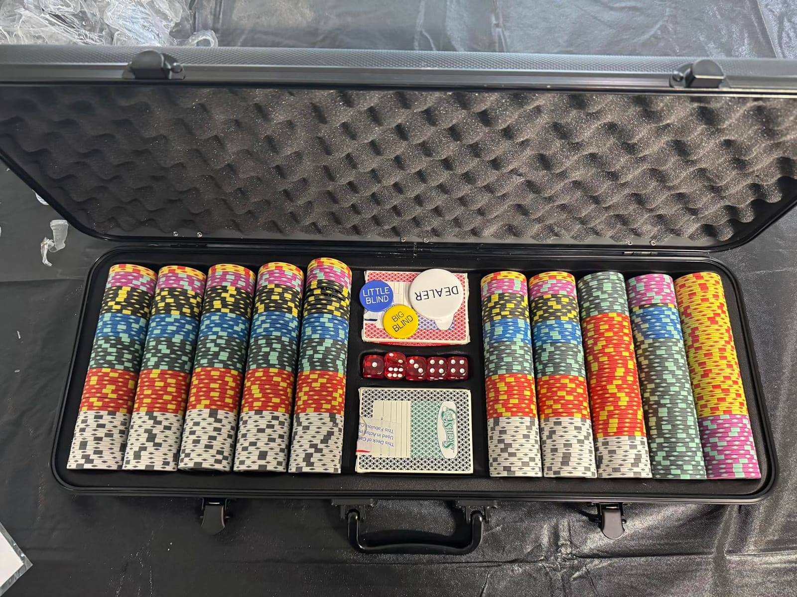 Versa Games Poker Chips - Clay Poker Chips Set - 13.5g 500 Piece Crown Casino Poker Set with Numbers Denomination - Upgraded Poker Set Case customer photo 2
