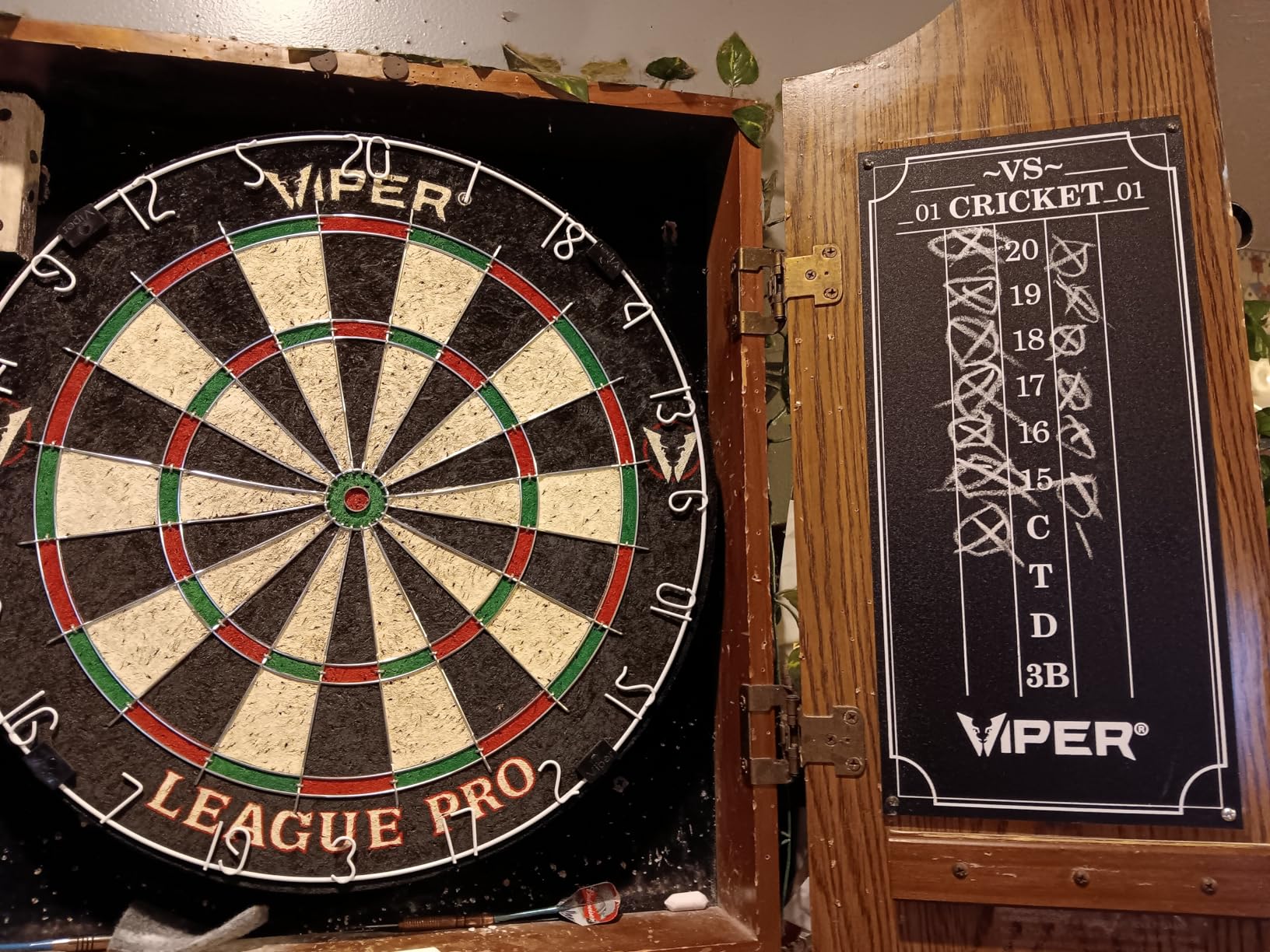 Viper League Pro Regulation Bristle Steel Tip Dartboard Starter Set with Staple-Free Bullseye, Radial Spider Wire, Chalk Scoreboard, Steel Tip Darts customer photo 2