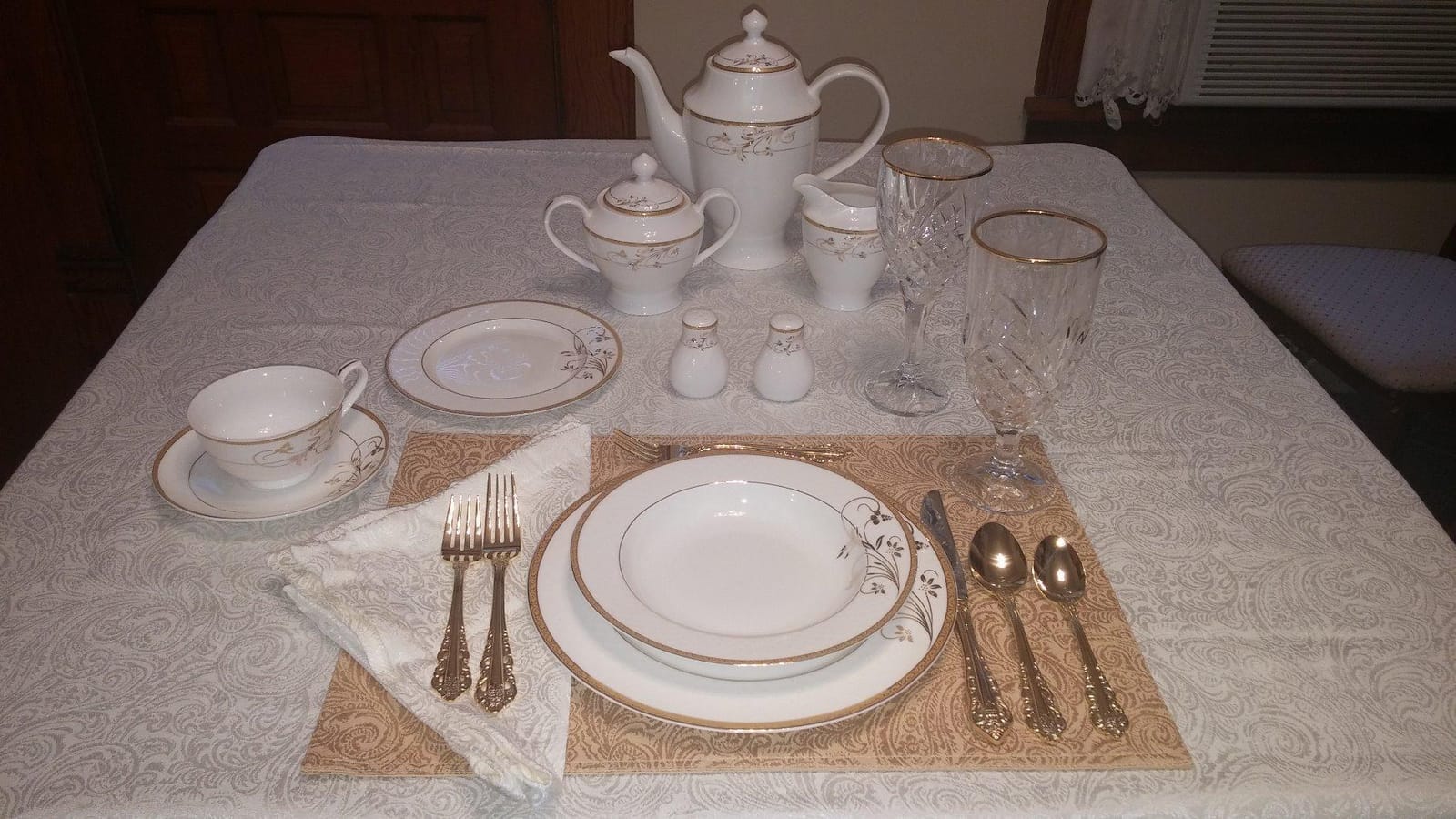 Lorren Home Trends La Luna Bone China 57-Piece 24K Gold Floral Design Dinnerware Set, Service for 8 customer photo 2