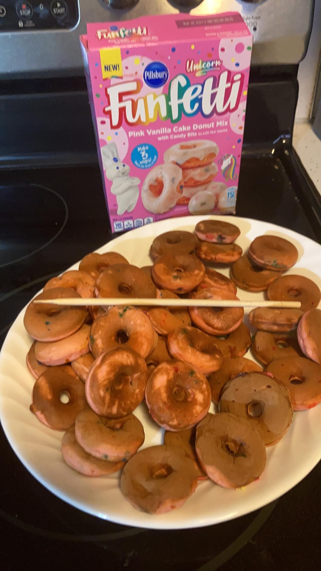 Betty Crocker Mini Donut Maker, 1000 Watts, BC-2938CO, Red | Mini Factory with Nonstick Surface, Donut Maker Machine with Cool Touch Handle & Makes 7 Delicious Fresh Donuts in Minutes customer photo 2