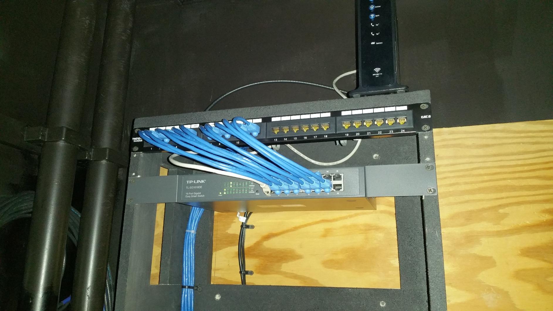 TP-Link TL-SG1016DE, 16 Port Gigabit Easy Smart Managed Switch | Plug & Play, Desktop/Rackmount, Sturdy Metal w/Shielded Ports, Support QoS, VLAN, IGMP & Link Aggregation, Black customer photo 1