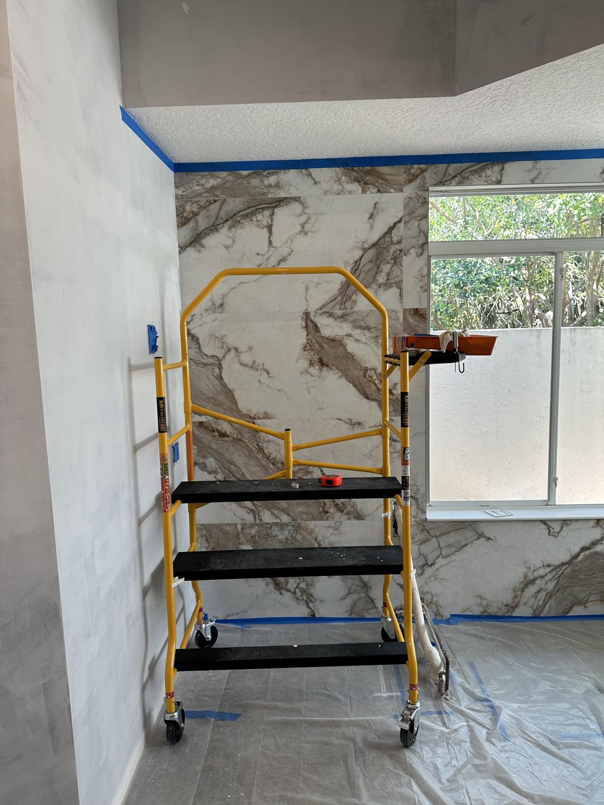 Metaltech I-IMIS Job Site Series 6-3/8 ft. x 4 ft. x 2-1/2 ft. Scaffold 900 Lb. Load Capacity customer photo 2