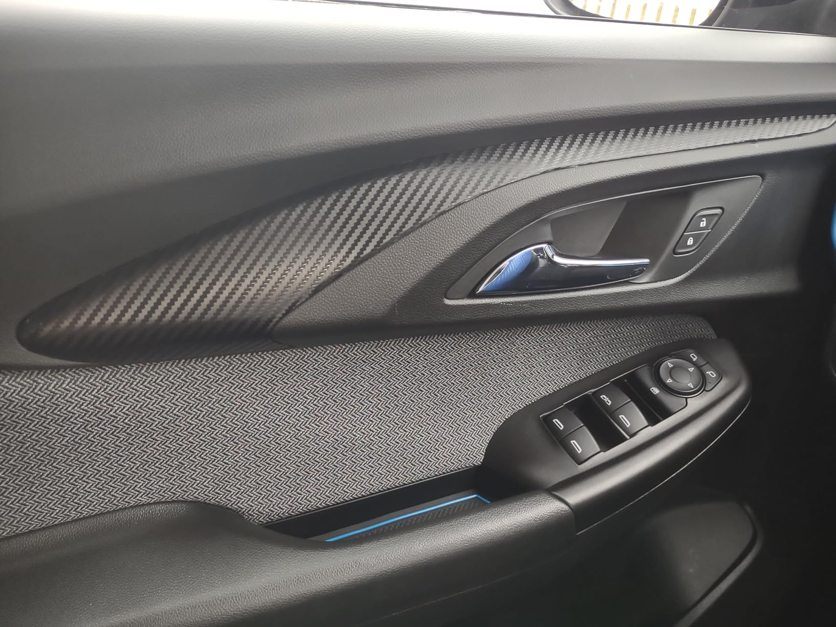 VViViD XPO Black Carbon Fiber 5ft x 1ft 8yr Car Wrap Vinyl Roll with Air Release customer photo 2