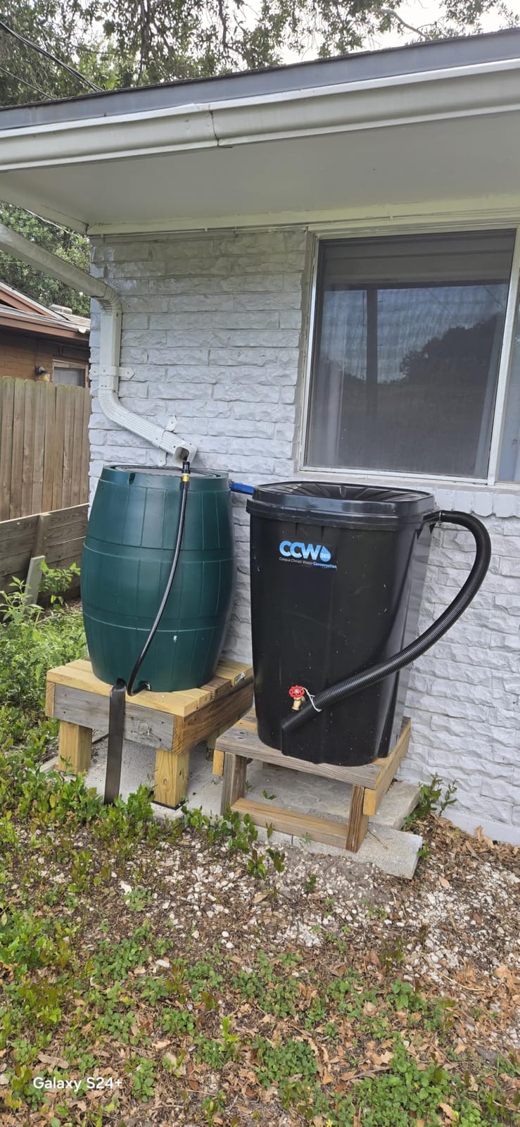 FCMP Outdoor Raincatcher 4000 Rain Barrel, Flat-Back Rainwater Catcher with Spigots, 50 Gallon, Brown - Portable Water Storage Container Tank for Home, Garden, and Backyard customer photo 1