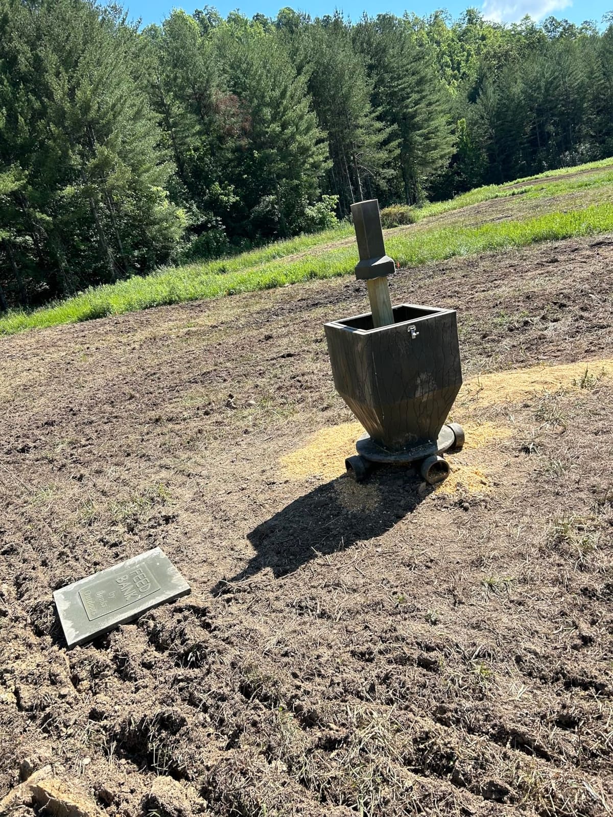 Banks Outdoors Gravity Fed Tree and Post Mountable Weatherproof Feed Bank Deer and Game Hunting Feeder with 40 Pound Capacity, Green customer photo 2