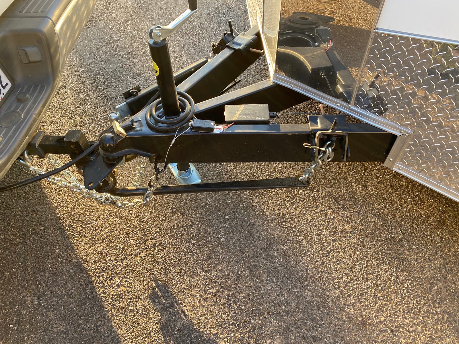 CURT 17062 Round Bar Weight Distribution Hitch with Sway Control, 10,000 lb | 800-1,000 lb Tongue Weight, Lubrication Zerk, Forged Spring Bars, 2