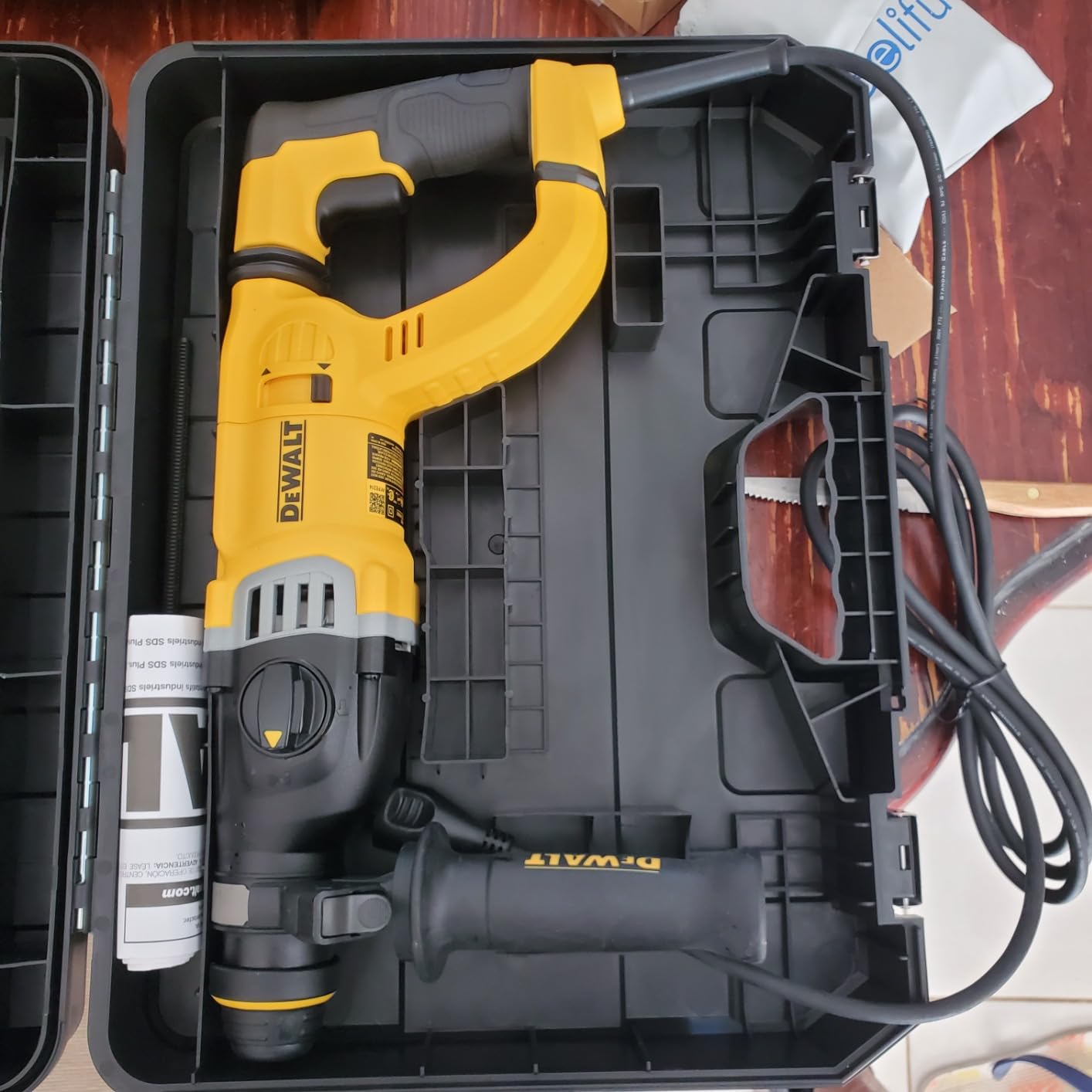 DEWALT SDS Rotary Hammer Drill, Vibration Control Shocks, 115 Volts, Corded (D25263K) customer photo 2