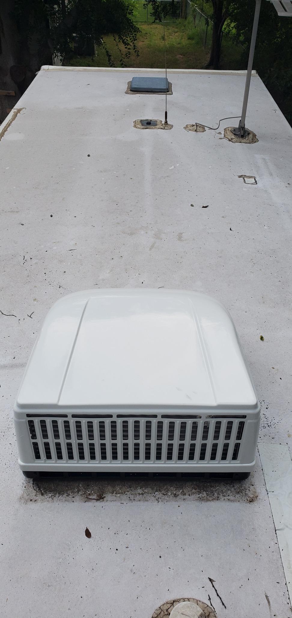 Dometic B59516.XX1C0 Brisk II Polar White Air Conditioner (15,000 BTU 410A) customer photo 2