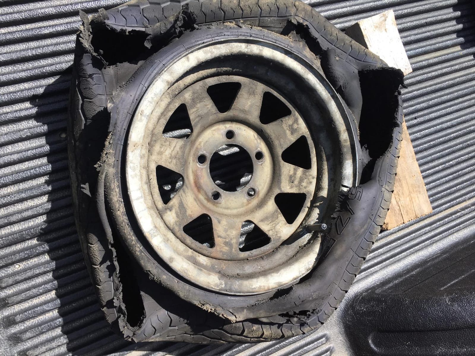 FREE COUNTRY 2 Premium Trailer Tires ST 205/75D14 F78-14- 11020 customer photo 2