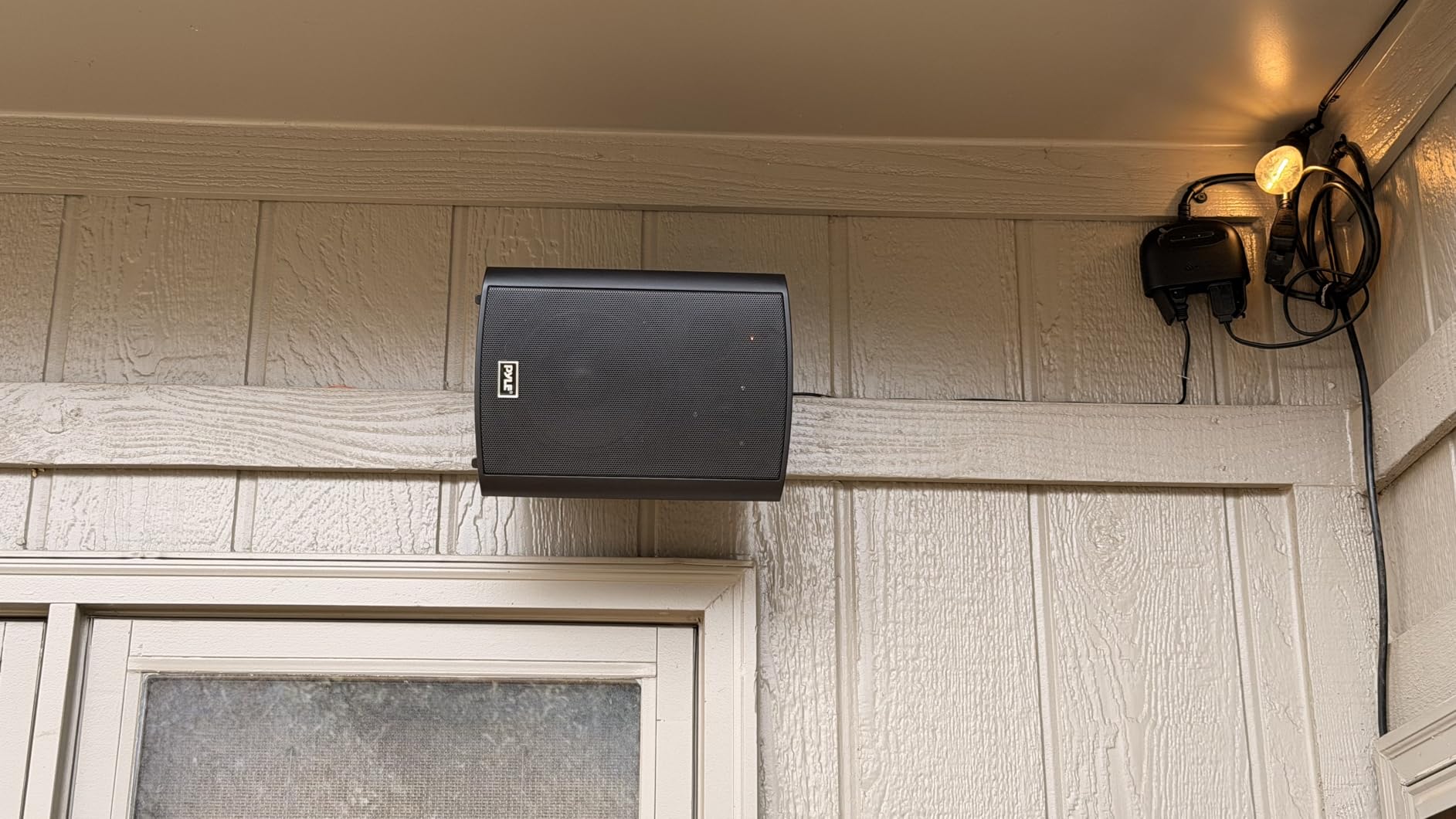 Pyle 6.5-Inch Wall Mount Waterproof Bluetooth Speaker System - Indoor/Outdoor Audio Pair with Built-in Digital Amplifier, Weather-Resistant Housing, High-Power Sound, Easy Installation (Black) customer photo 1