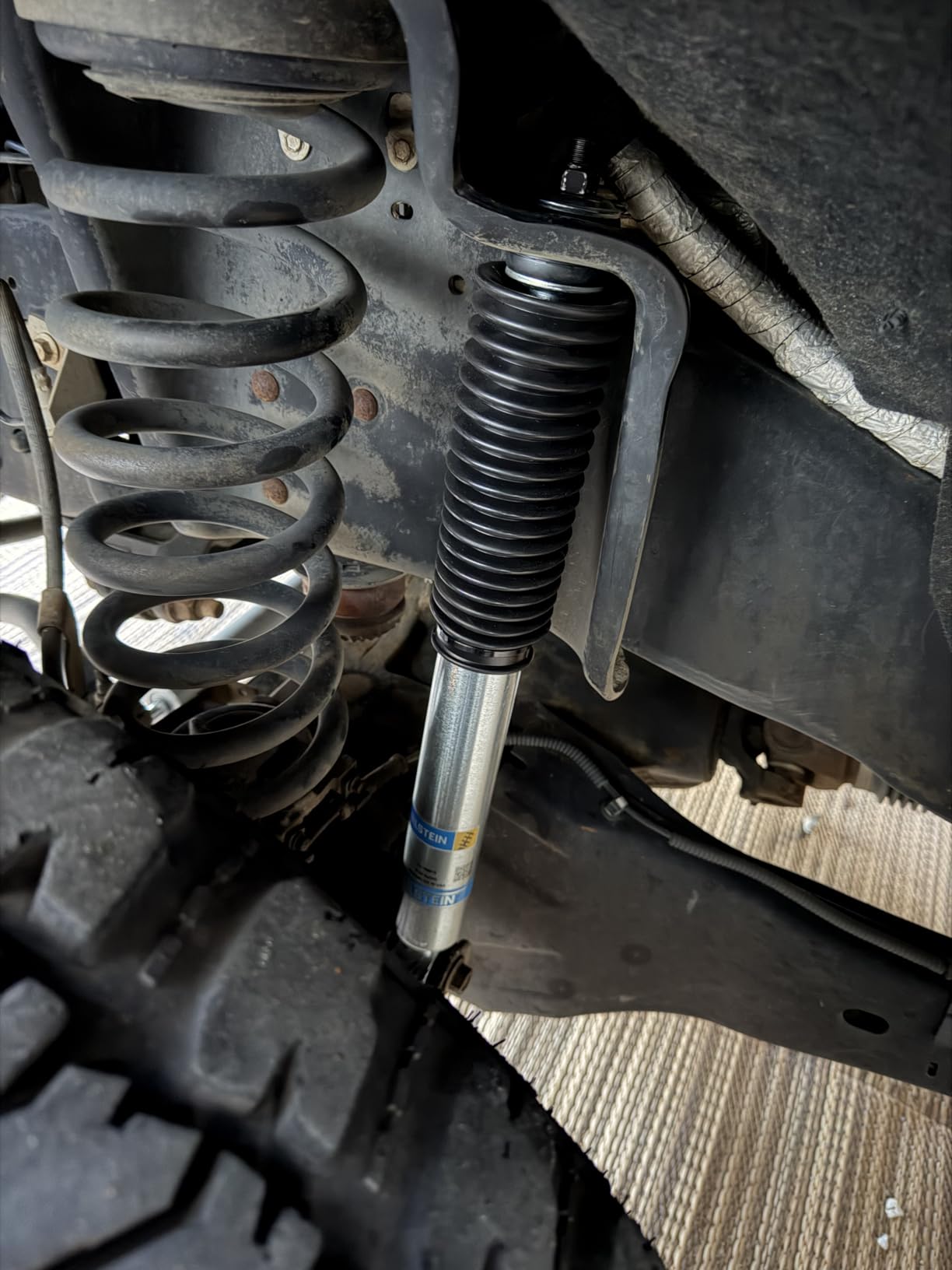 Bilstein 5100 Monotube Gas Shock Set Compatible with 2005-2016 Ford F250 / F350 4WD Pickups customer photo 1