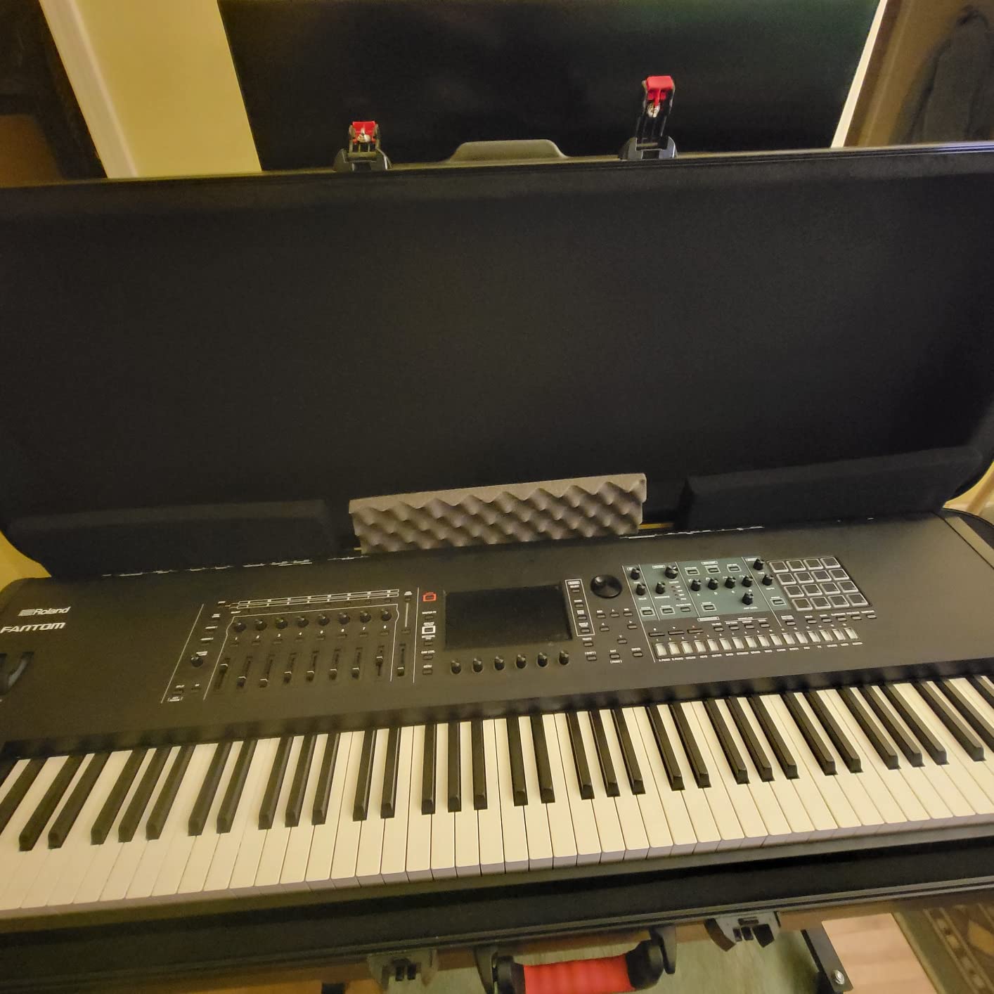 Gator Cases Frequent Flyer's Series Molded Flight Case for 88-Note Keyboards with TSA Approved Locking Latches and Recessed Wheels (GTSA-KEY88) customer photo 1