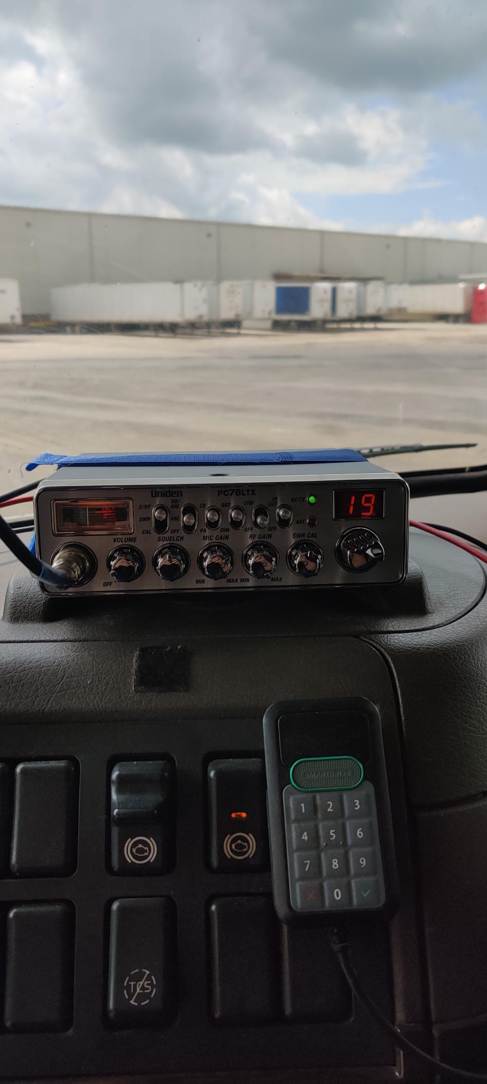 Uniden PC78LTX 40-Channel Trucker's CB Radio with Integrated SWR Meter, PA Function, Hi Cut, Mic/RF Gain, and Instant Channel 9, Silver customer photo 2