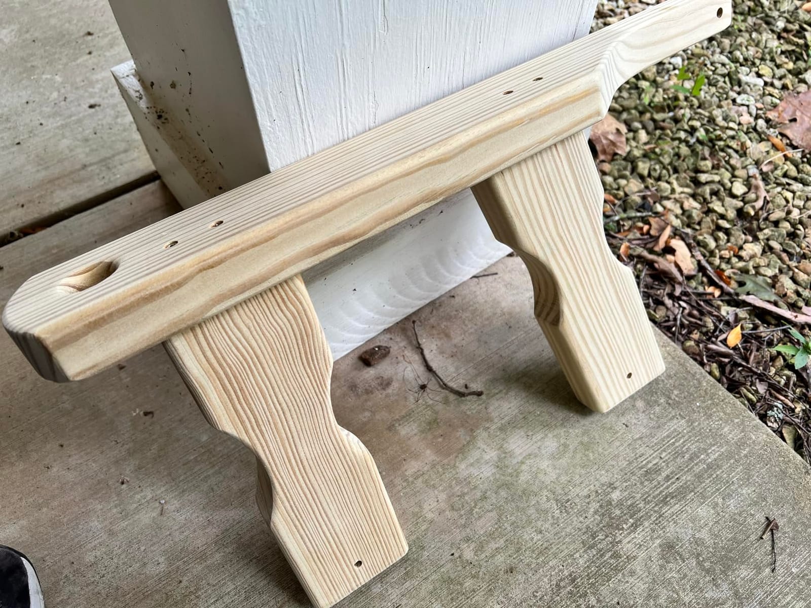 Amish Casual Heavy Duty 700 Lb Capacity Porch Swing (5 Foot, Cedar Stain) - Wooden Outdoor Roll Back Swing with Hanging Chains - Amish Made in the USA customer photo 2