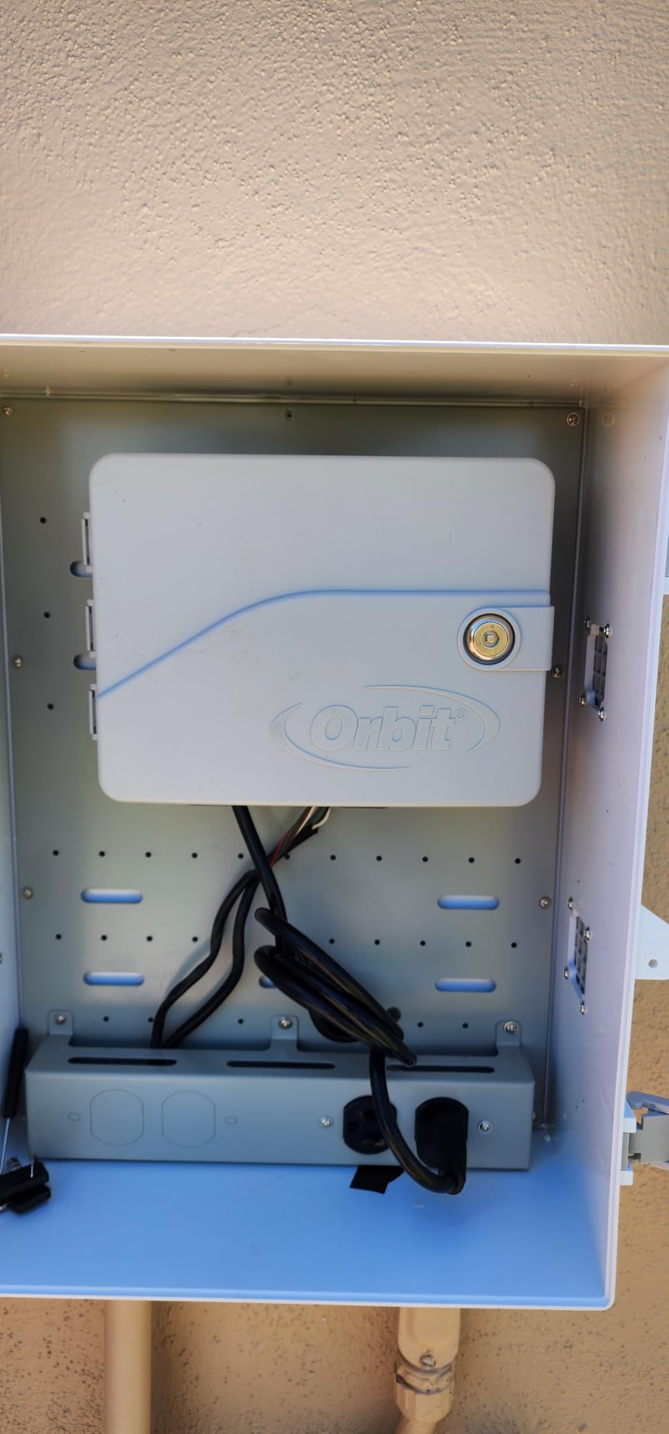 Orbit B-hyve Smart Indoor/Outdoor Sprinkler Controller - 6-Zone customer photo 2