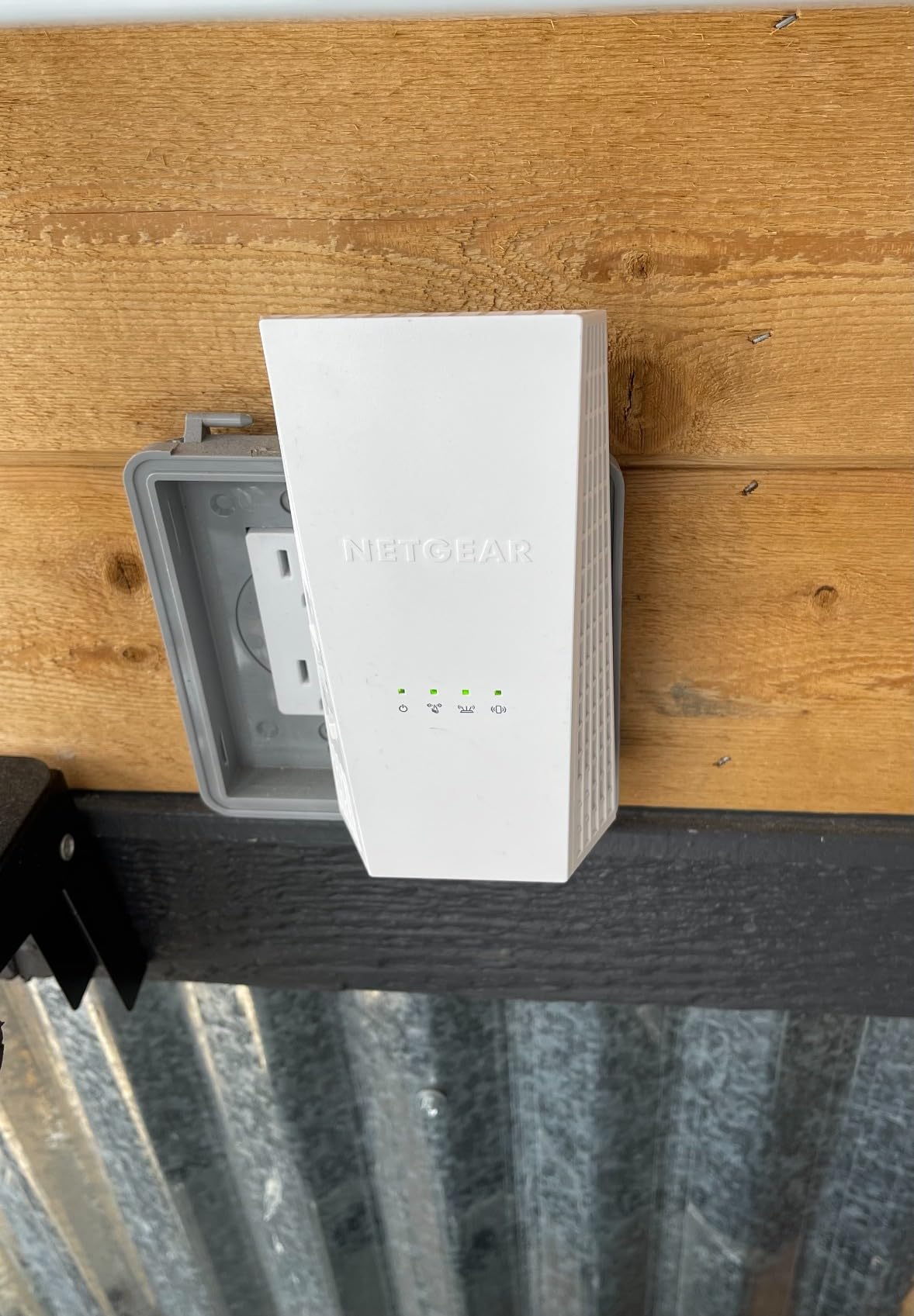 NETGEAR WiFi Mesh Range Extender (EX6400) - Add up to 2,100 sq. ft., 35 Devices - AC1900 Dual Band Wireless Signal Booster & Repeater (up to 1.9 Gbps Speed), Smart Roaming customer photo 1