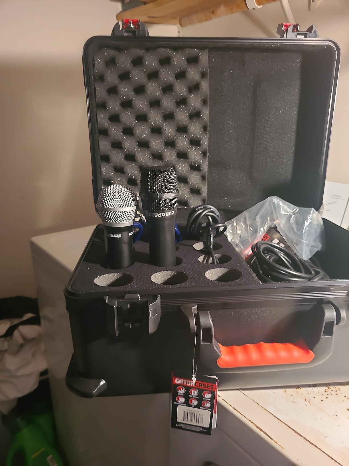 Gator Cases Molded Flight Case to Hold Up to 15 Wired Microphones with TSA Approved Locking Latch and Cable Storage (GTSA-MIC15) customer photo 1