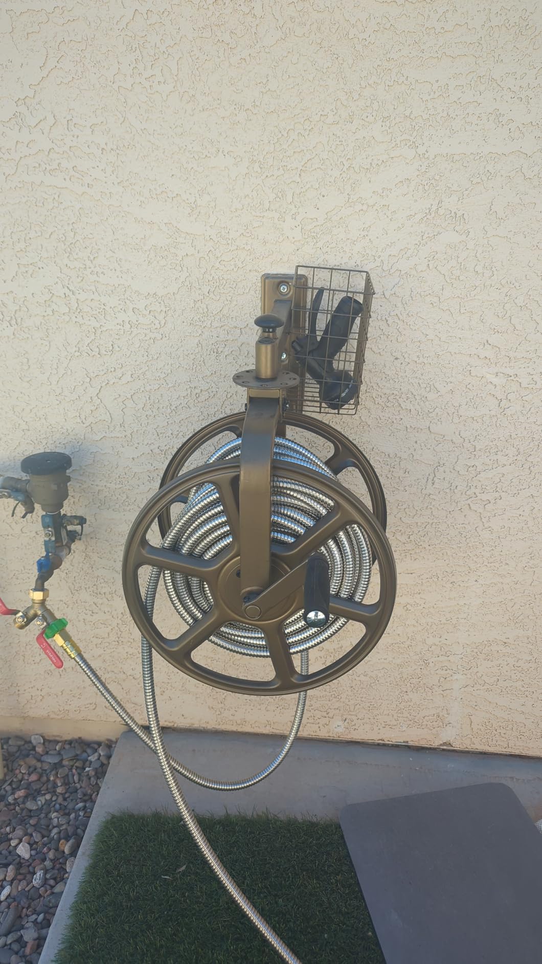 Liberty GARDEN 712 Single Arm Navigator Multi-Directional Garden Hose Reel, Holds 125-Feet of 5/8-Inch Hose, Bronze customer photo 1