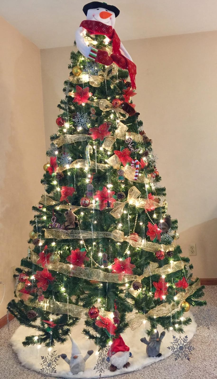 National Tree Company 7ft Pre-Lit North Valley Spruce Christmas Tree | 500 Clear Lights, 1,096 Tips, Includes Stand, Artificial, Green customer photo 2