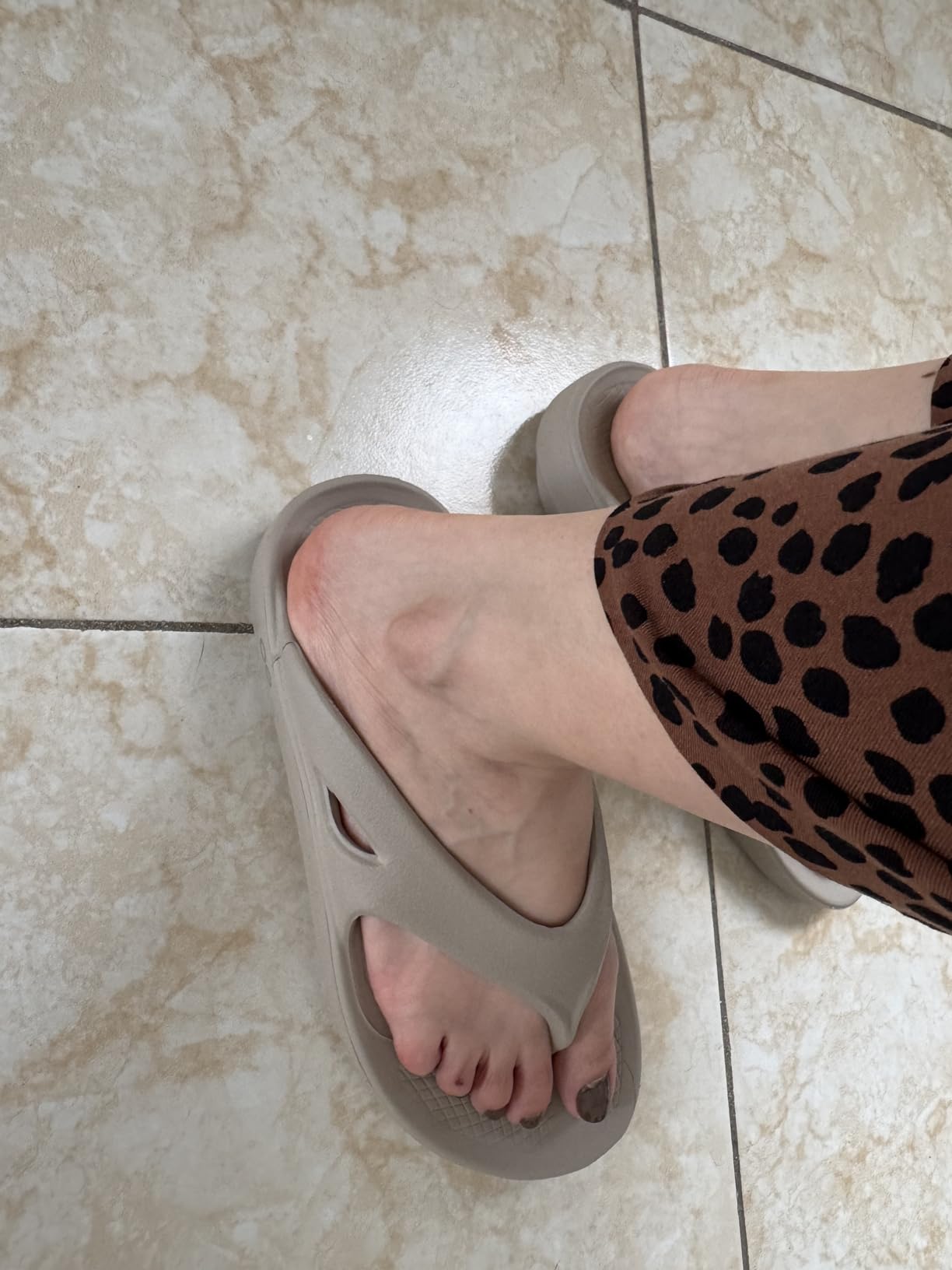 OOFOS OOriginal Recovery Sandal - Women's and Men's customer photo 2