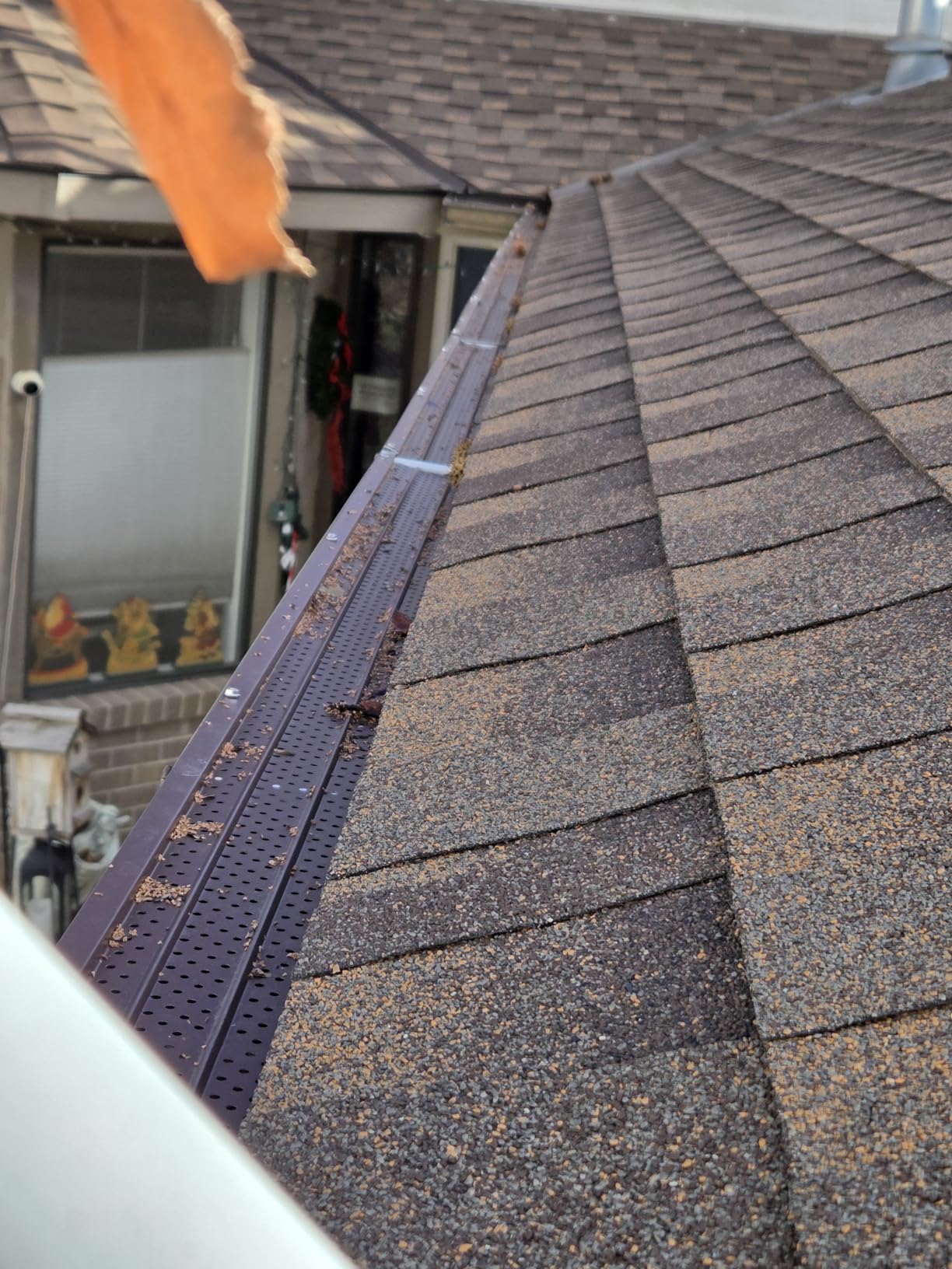 FlowGuard Gutter Guard, USA Made Professional DIY 5 Inch 50-Year Gutter Cover Leaf Protection System, Thermal Thaw Black, Aluminum, 102 Feet, by FlexxPoint customer photo 2