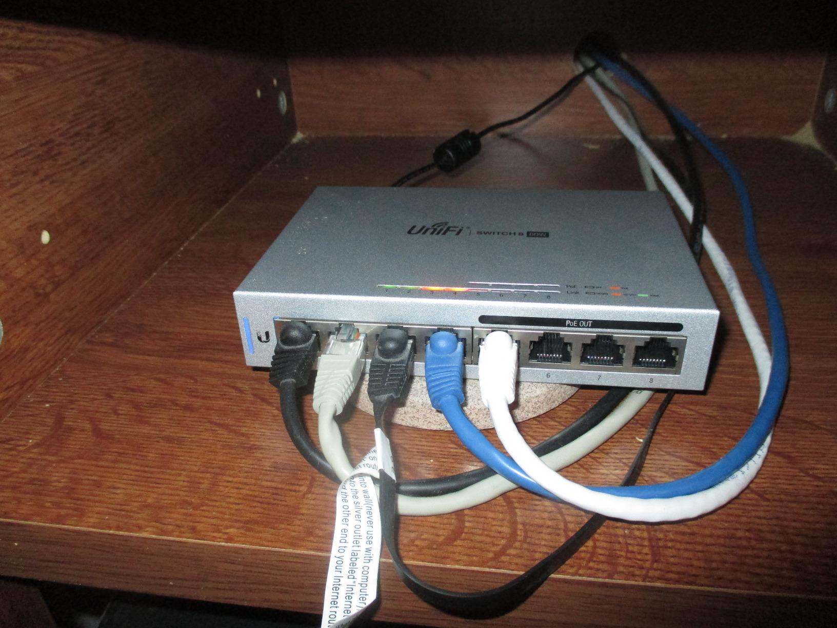 Ubiquiti UniFi Switch 8 60W (US-8-60W) 8-Port Gigabit Managed PoE+ Switch customer photo 1