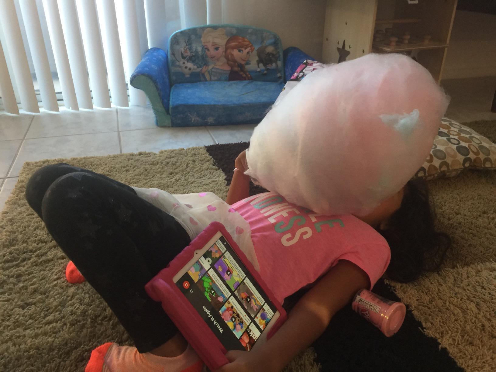 The Candery Cotton Candy Machine - Bright, Colorful Style - Makes Hard and Sugar Free Candy, Sugar Floss, Homemade Sweets for Birthday Parties - Includes 10 Cones & Scooper customer photo 1