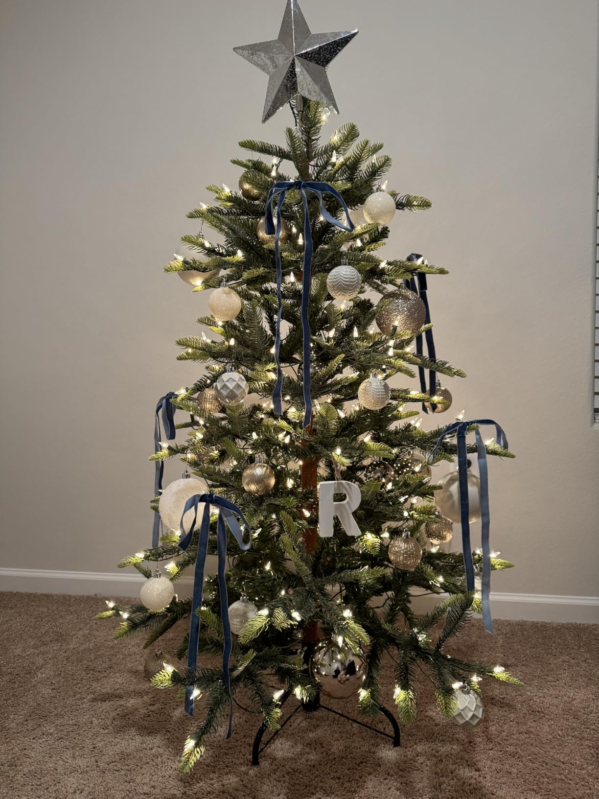 Puleo International 7.5ft Pre-Lit Aspen Fir Artificial Christmas Tree with 700 Clear Lights, 1319 Realistic Dense Branch Tips, Easy Setup Artificial Trees with Sturdy Metal Stand customer photo 1