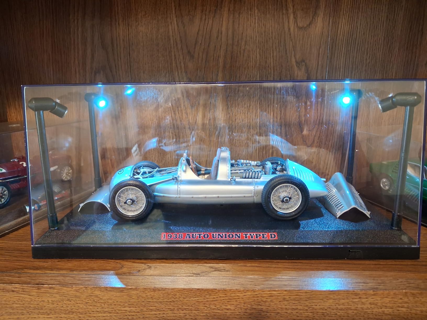 1:18 Illumibox Acrylic Black Base Display Case with LED Lights customer photo 2