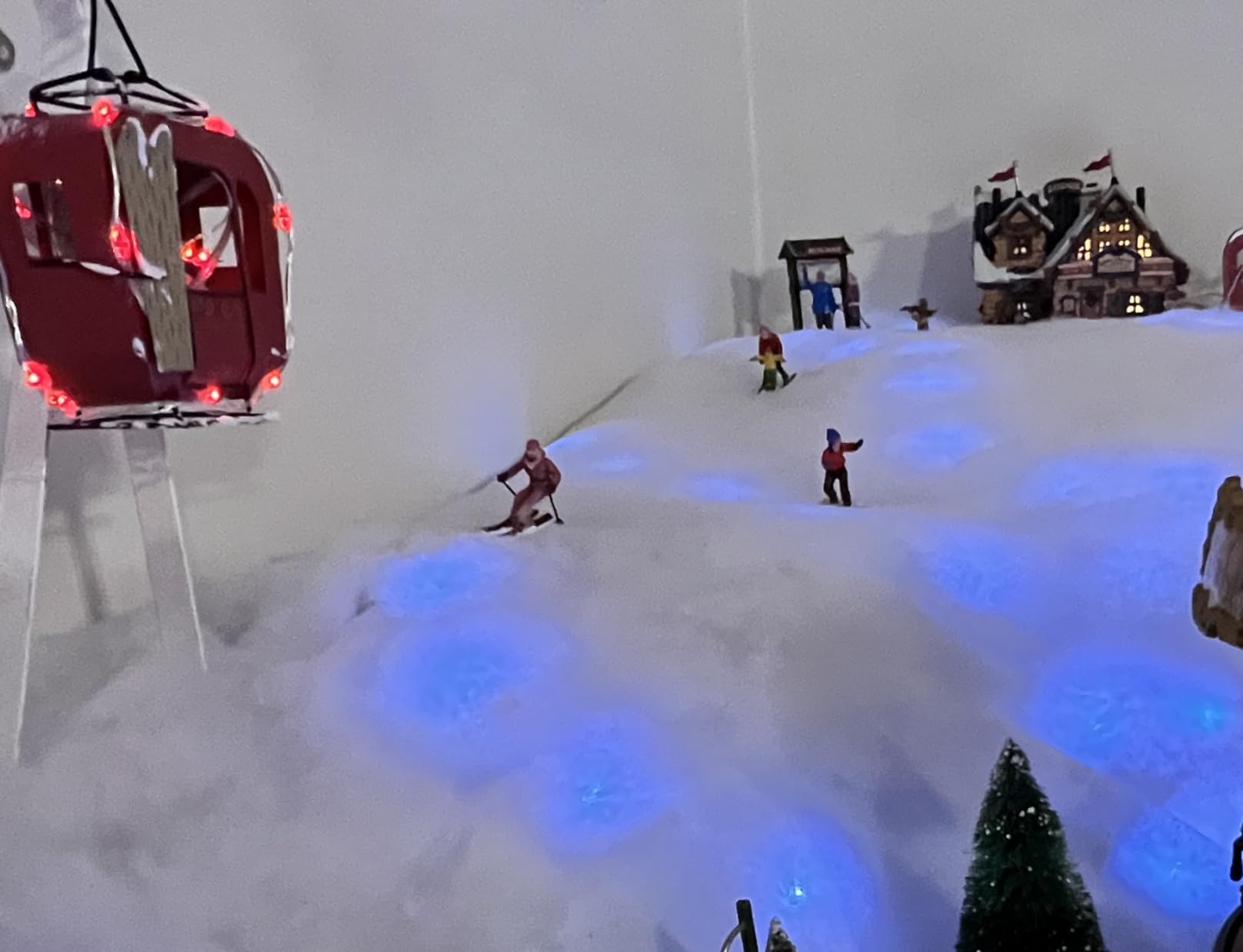 Department 56 Vail Village Lighted Building: Apres-Ski Lodge, Porcelain customer photo 2