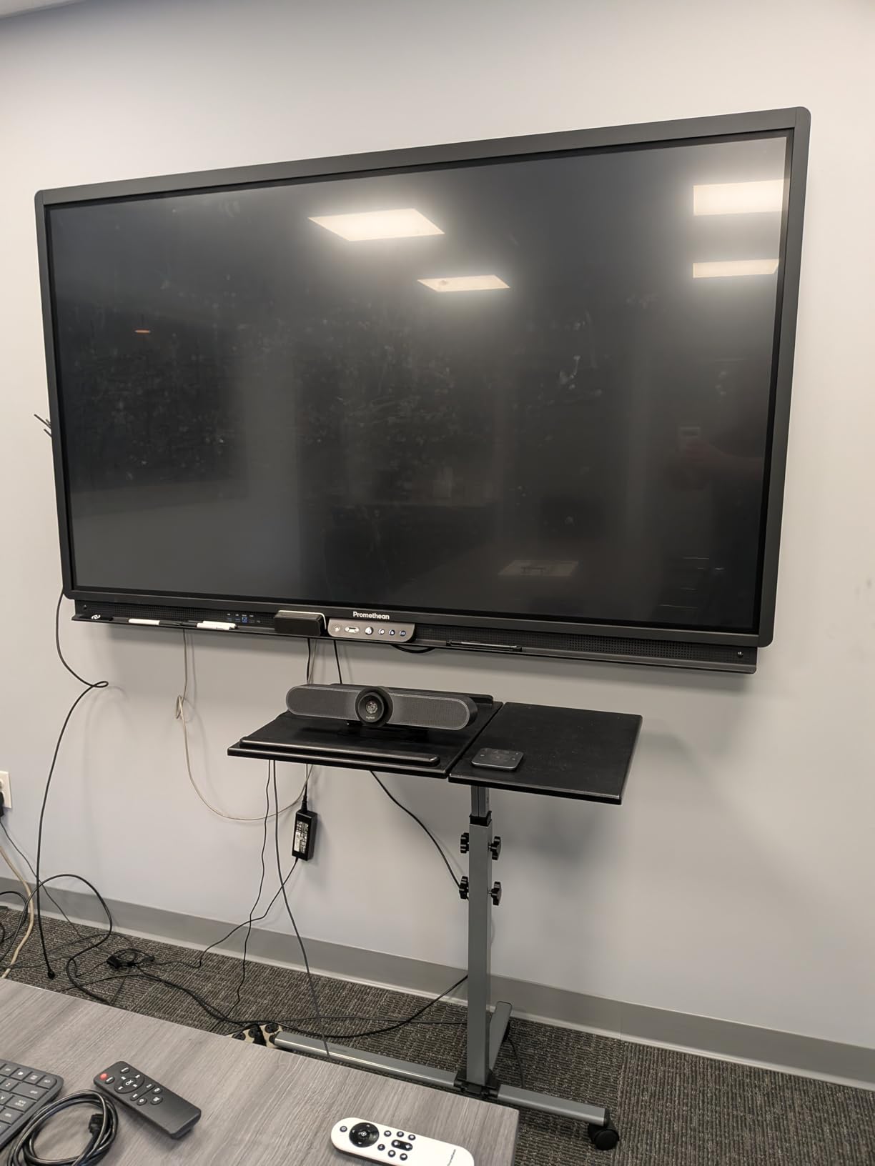 Logitech MeetUp Video Conferencing System 4K 3 Microphones - Black | 1080p/720p, 3 microphones, adjustable speakers, wide field of view 120°, PC/Mac/laptop/MacBook/tablet compatible customer photo 1