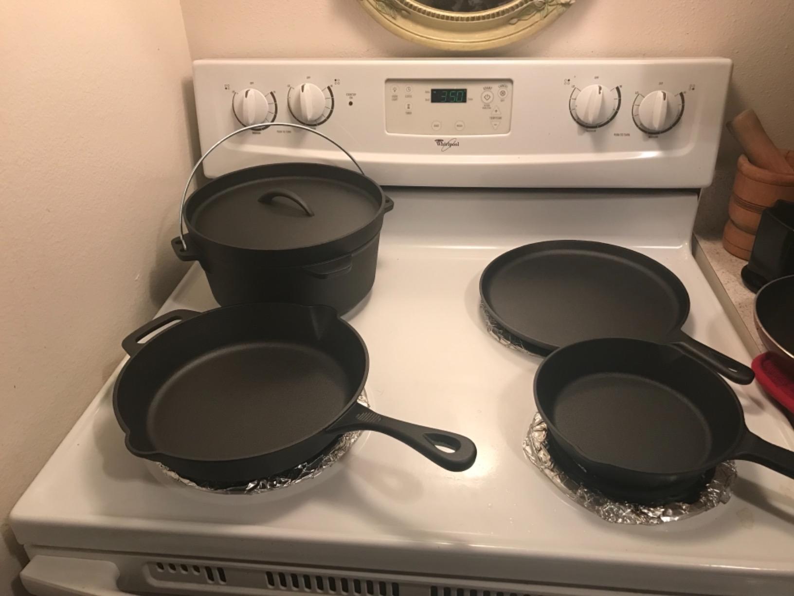 Amazon Basics Pre-Seasoned Cast Iron 5-Piece Cookware Set, Oven Safe, Cooks Evenly, 14.17 x 12.2 x 10.63 in, Black customer photo 1