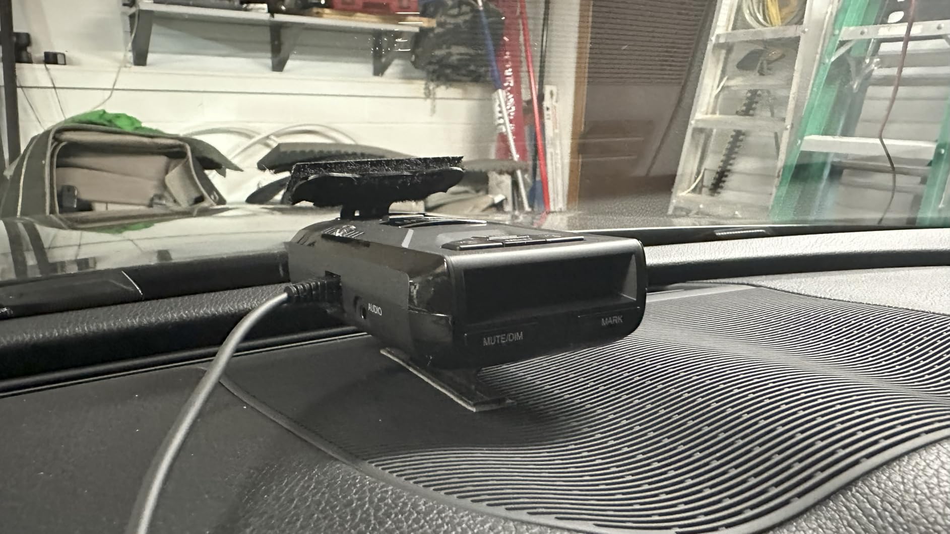 Uniden R3 EXTREME LONG RANGE Laser/Radar Detector, Record Shattering Performance, Built-in GPS w/ Mute Memory, Voice Alerts, Red Light & Speed Camera Alerts, Multi-Color OLED Display, Black customer photo 2