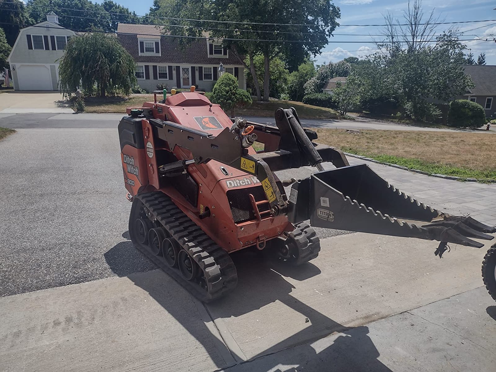 Titan Attachments Mini Skid Steer Stump Bucket Attachment, Stump Bucket for Compact Skid Steer with Toro Style Mounting, Serrated Leading Edge & Replaceable Teeth, Durable Mini Excavator Bucket customer photo 2