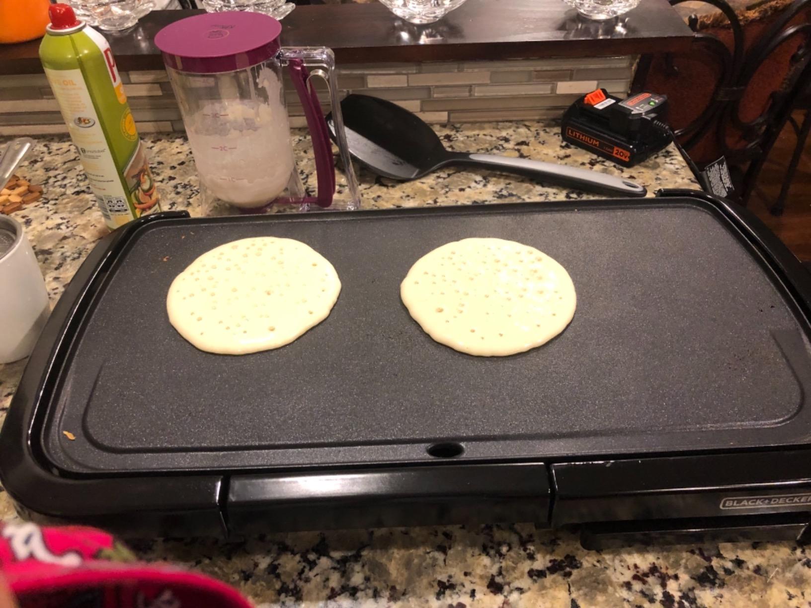 BLACK+DECKER 8-Serving Electric Griddle with Warming Tray customer photo 2