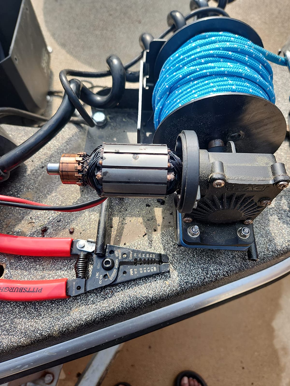 Camco TRAC Outdoors AnchorZone 20 Electric Anchor Winch | Features a High-Efficiency 12-Volt DC All-Steel Gear Motor & Includes 100-Ft of Pre-Wound Braided Rope | Max Anchor Capacity of 20lbs (69000) customer photo 2