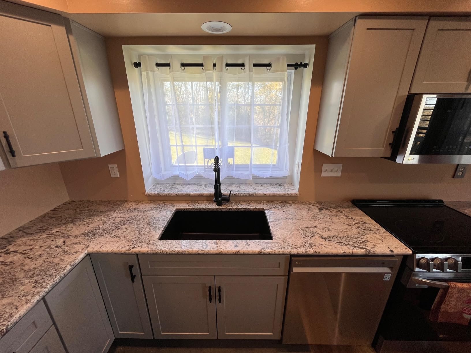 KRAUS Forteza 32-inch Undermount Single Bowl Granite Kitchen Sink in Grey, KGU-55GREY customer photo 1
