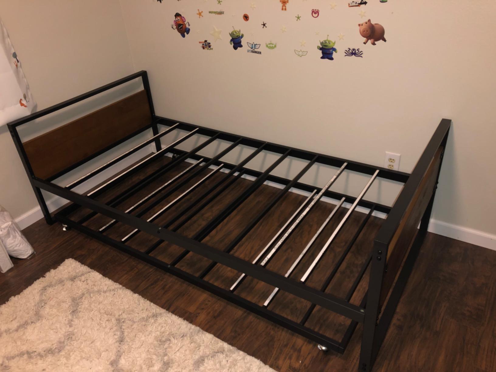 ZINUS Suzanne Bamboo and Metal Daybed with Trundle / Mattress Foundation with Steel Slat Support / Easy Assembly, Twin customer photo 1