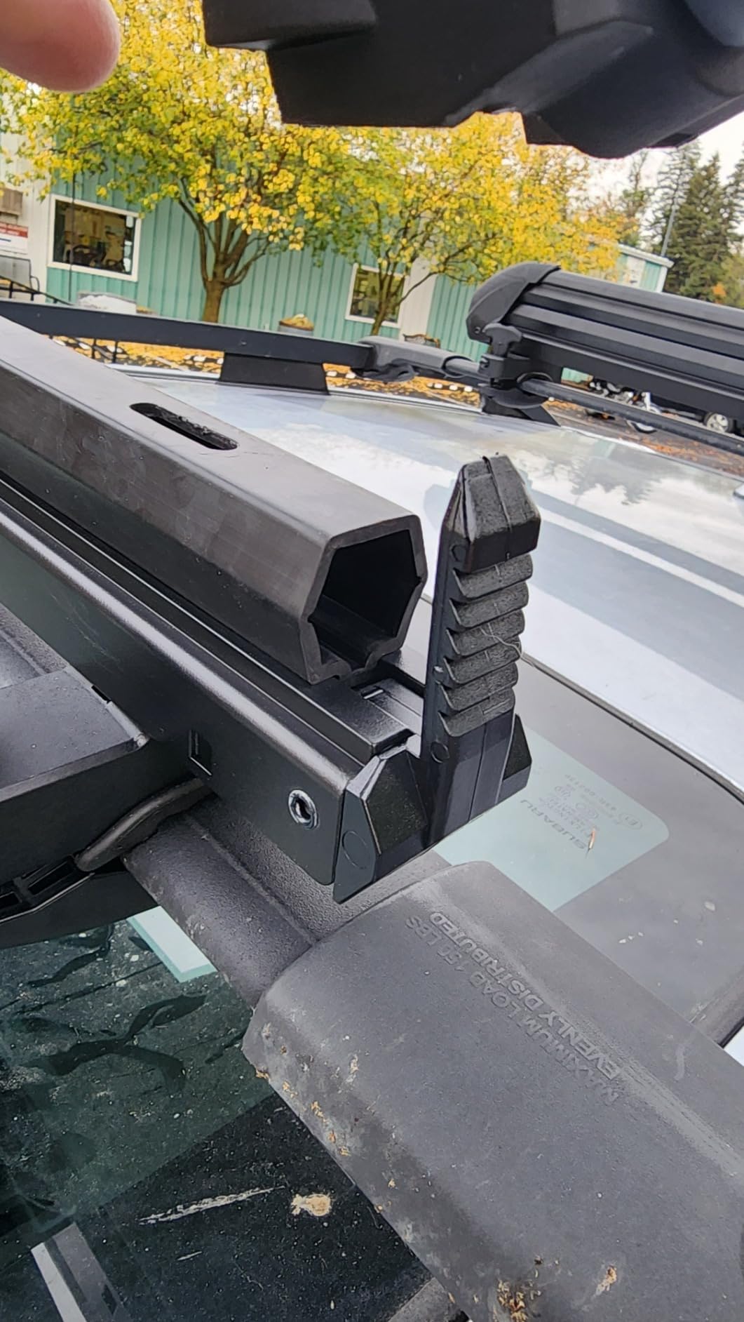 Yakima PowderHound 6 Ski & Snowboard Car Roof Rack for Crossbars | Fits up to 6 Ski Pairs or 4 Boards for Reliable, Secure Rooftop Transport customer photo 1
