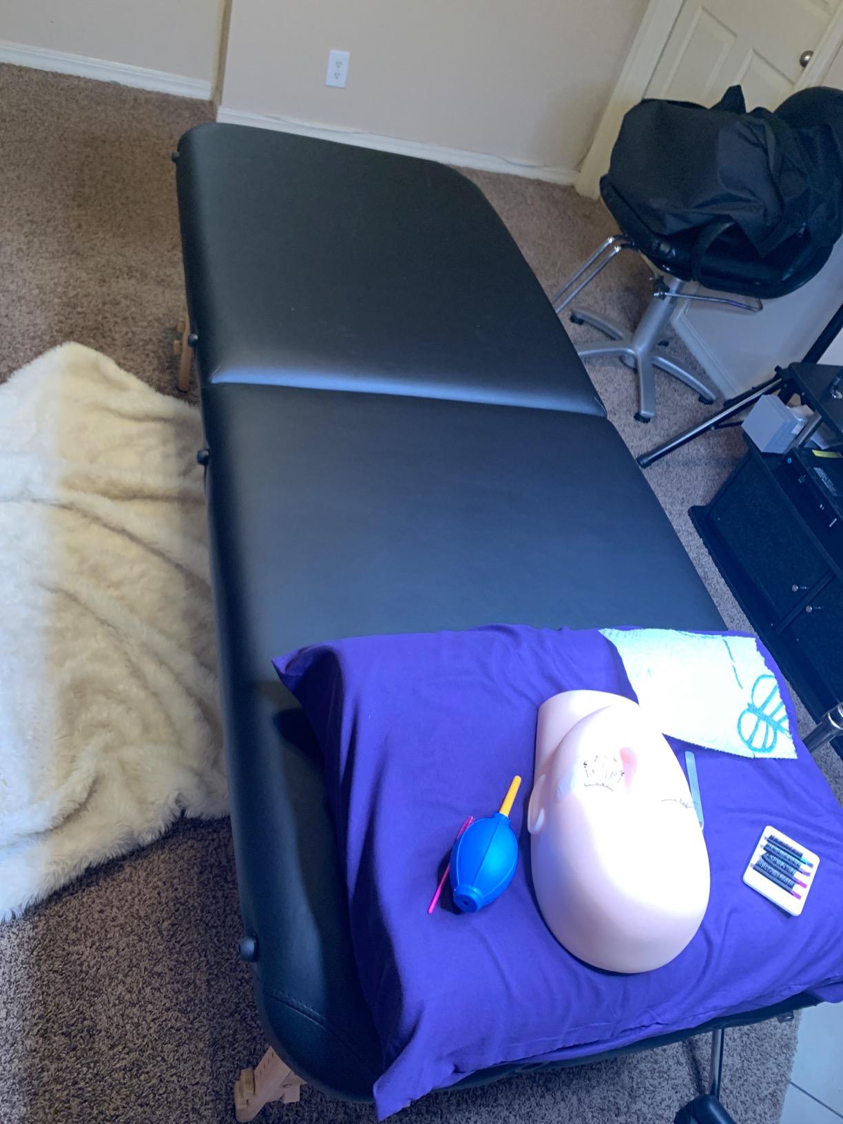 Saloniture Basic Portable Folding Massage Table - Black customer photo 2
