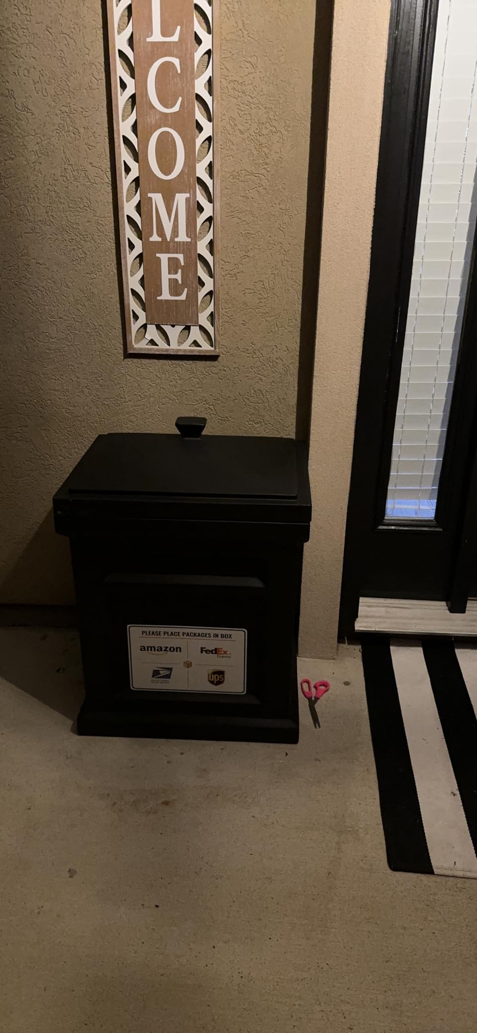 Step2 Express Parcel Delivery Box, Large Outdoor Package Bin with Lid, Weather-Resistant, Mocha customer photo 1