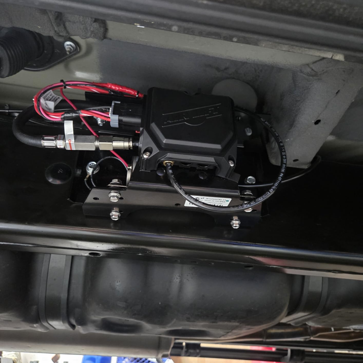 Air Lift 25980EZ WirelessONE On-Board Air Compressor System with EZ Mount | Single Path, Effortless Control of Air Suspension Via Handheld Remote or Mobile App; EZ Mount reduces install time customer photo 1