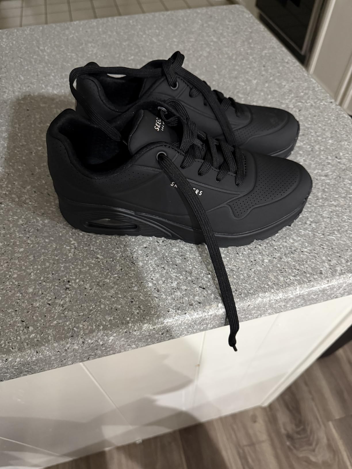 Skechers Women's Uno - Stand On Air Sneaker customer photo 2