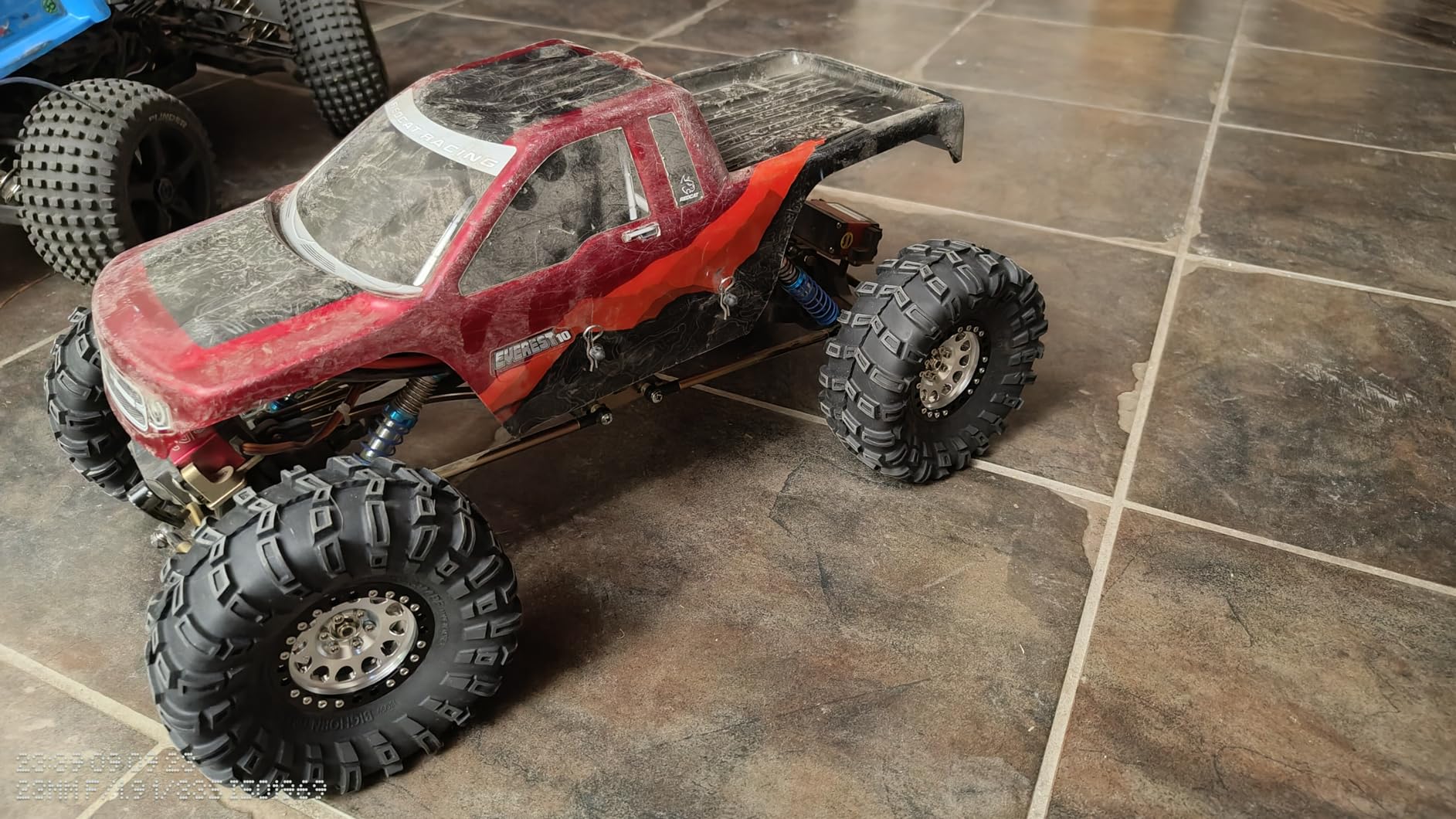 Redcat Racing Everest 10 1/10 Scale Electric RC Rock Crawler, 4WD Shaft Driven RC Truck with Waterproof Electronics, Aluminum Chassis, Beadlock Tires, 2.4GHz RTR with Battery & Charger- Red and Black customer photo 2