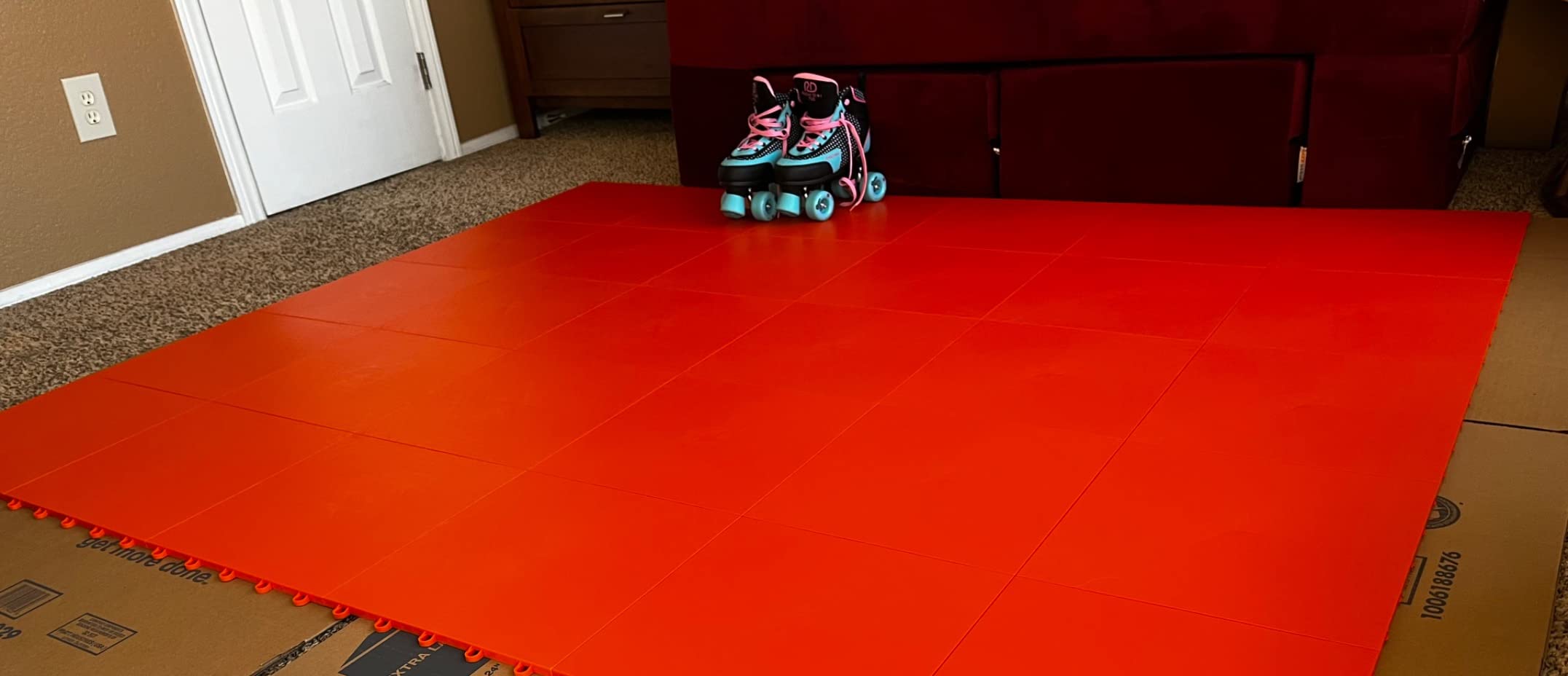 15 Green Tiles - High Durability Colored Flooring Tiles - Interlocking Versatile Training Surface - Roller Skate Derby Indoor&Outdoor, Dance Floor Tiles, Basketball Tiles, Sports Floor customer photo 2
