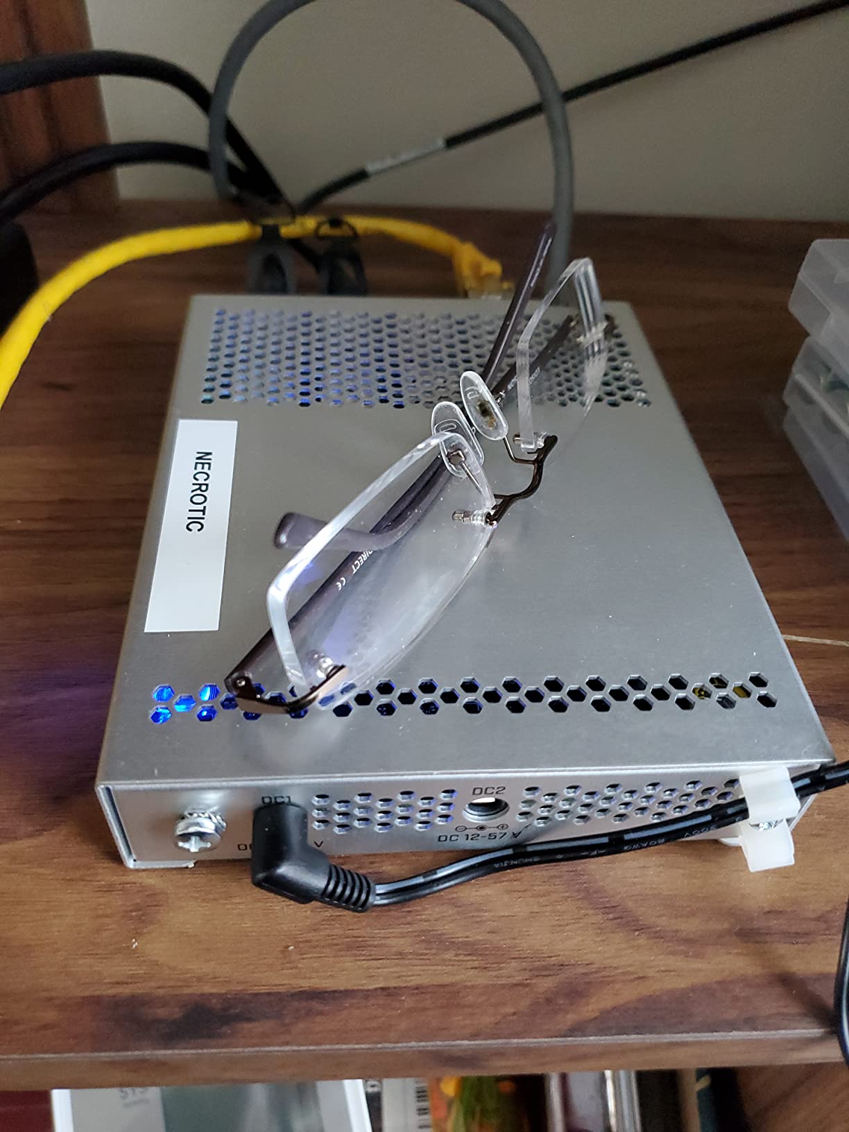 MikroTik CRS305-1G-4S+IN 4-Port 10G SFP+ Managed Gigabit Switch for Home Lab customer photo 2