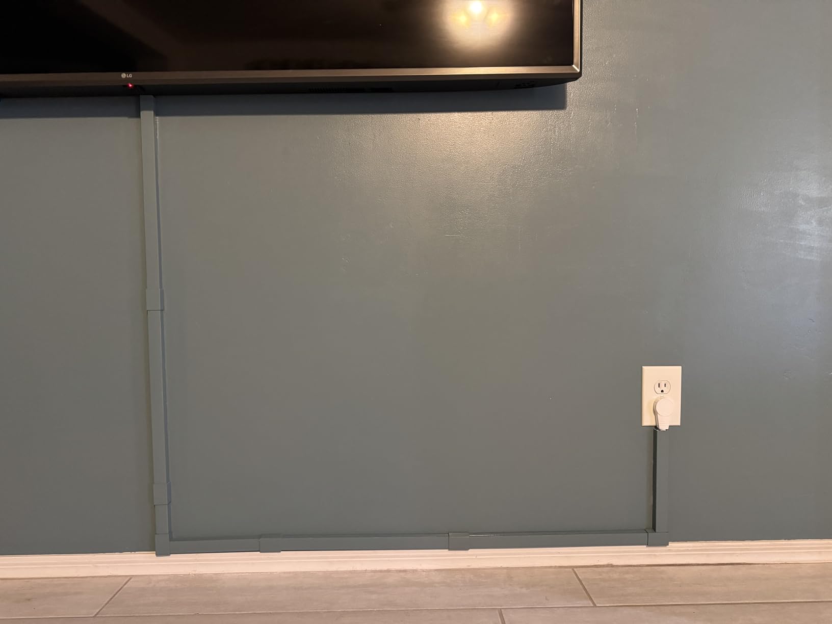 Cord Cover Full Kit, 26ft/315in Self-Adhesive Cable Raceway, 20 Snap-On Channels, Wire Hider for TV, HDMI & Speaker Cables, Includes Connectors & Corners, Paintable Cable Management, White customer photo 1