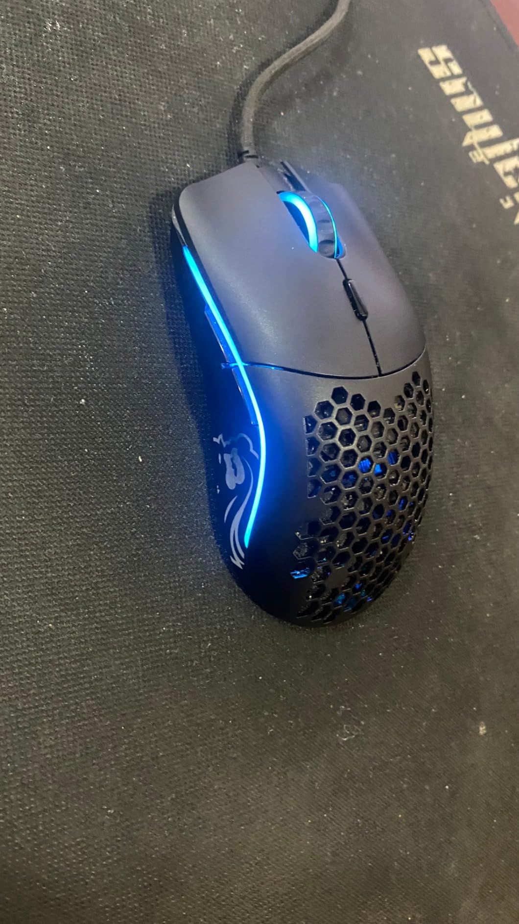 Glorious Model O Wired Gaming Mouse 67g Superlight Honeycomb Design, RGB, Pixart 3360 Sensor, Omron Switches, Ambidextrous - Matte White customer photo 2