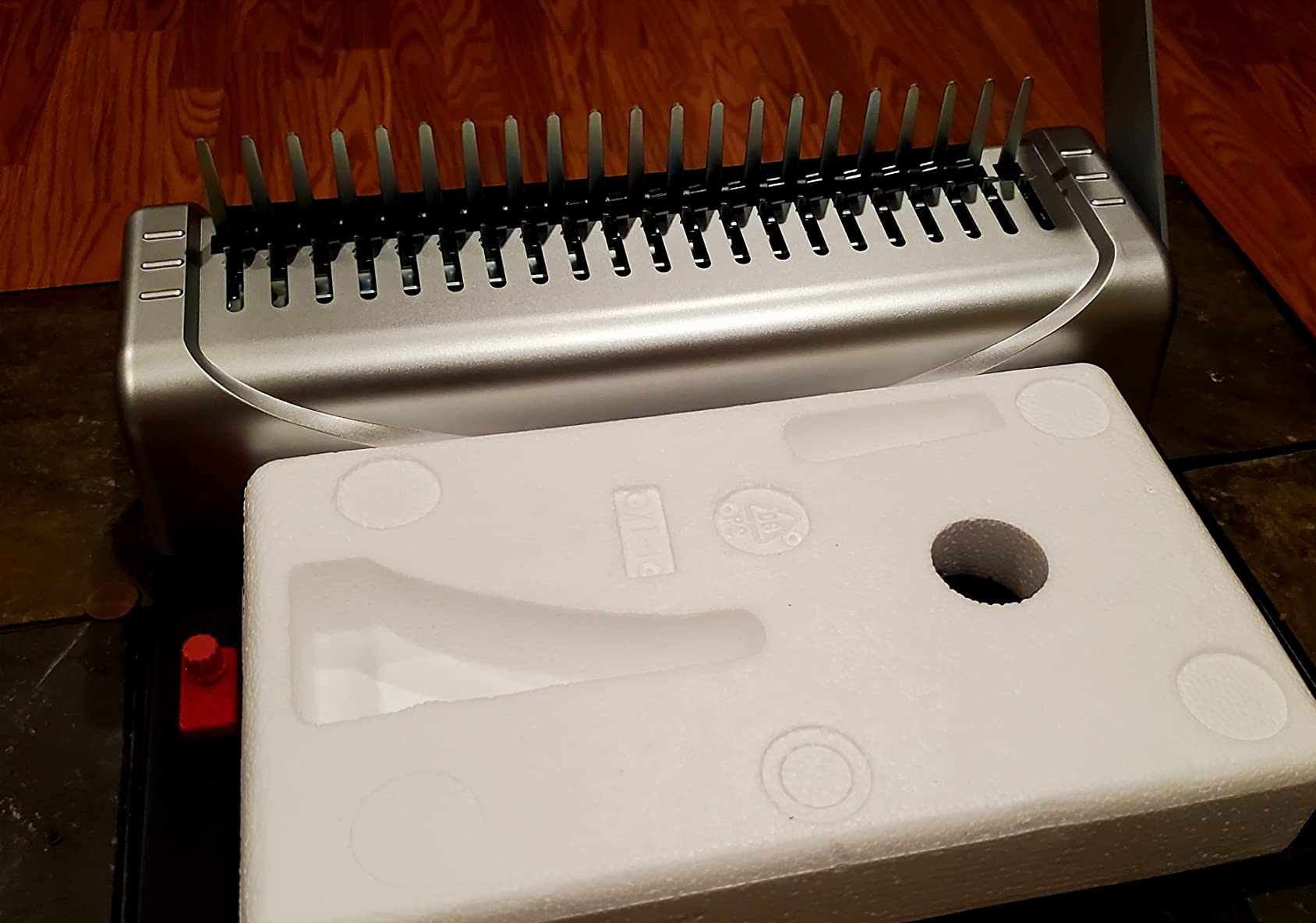 MAKEASY Comb Binding Machine - Punch 12 Sheet, Easy Punch No Jam, Heavy-Duty Metal Build, Book Binder for Office Reports & Home School Projects, Includes 100 Combs, Letter/A4/A5 Compatible customer photo 1