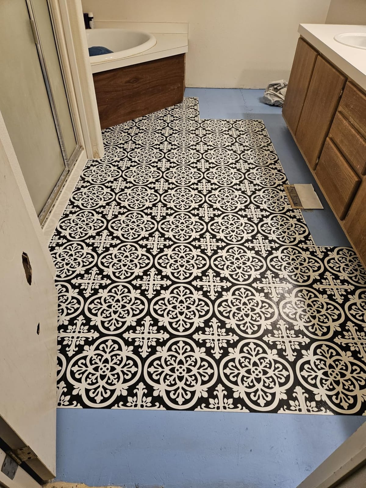 FloorPops FP2942 Medina Peel & Stick Floor Tiles, Grey customer photo 2